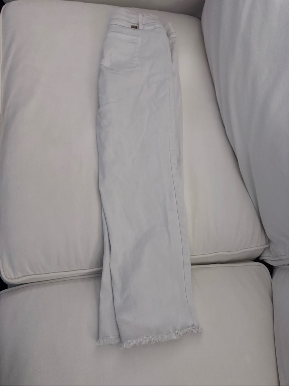 1822 Denim White Ankle Crop Jeans with Frayed Hem - Picture 5 of 5